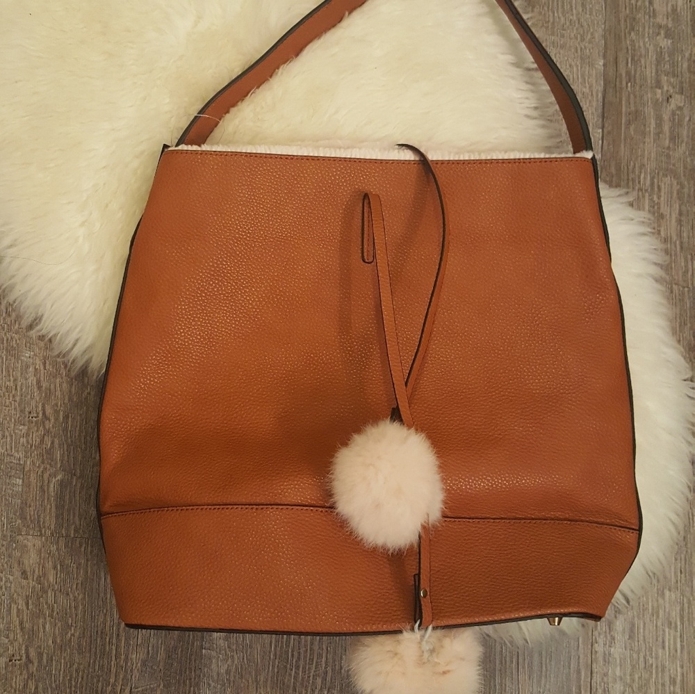 New Moda Tote with Faux Fur Interior NWT